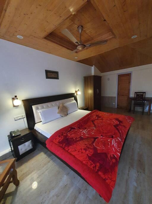 Kasauli Cascade A Cheerfull 4 Bedroom Challet מראה חיצוני תמונה
