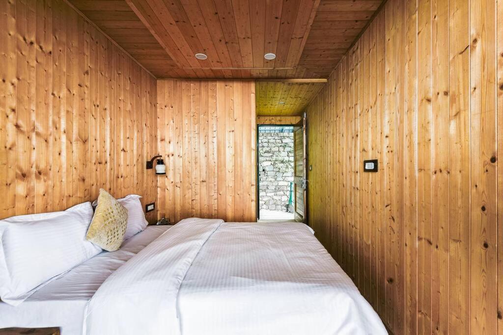 Kasauli Cascade A Cheerfull 4 Bedroom Challet מראה חיצוני תמונה