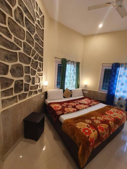 Kasauli Cascade A Cheerfull 4 Bedroom Challet מראה חיצוני תמונה