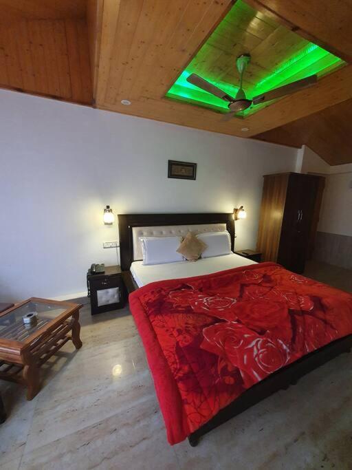 Kasauli Cascade A Cheerfull 4 Bedroom Challet מראה חיצוני תמונה