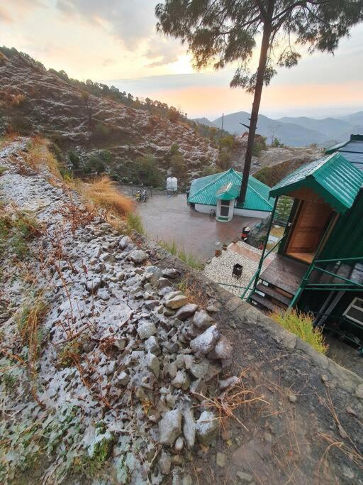 Kasauli Cascade A Cheerfull 4 Bedroom Challet מראה חיצוני תמונה